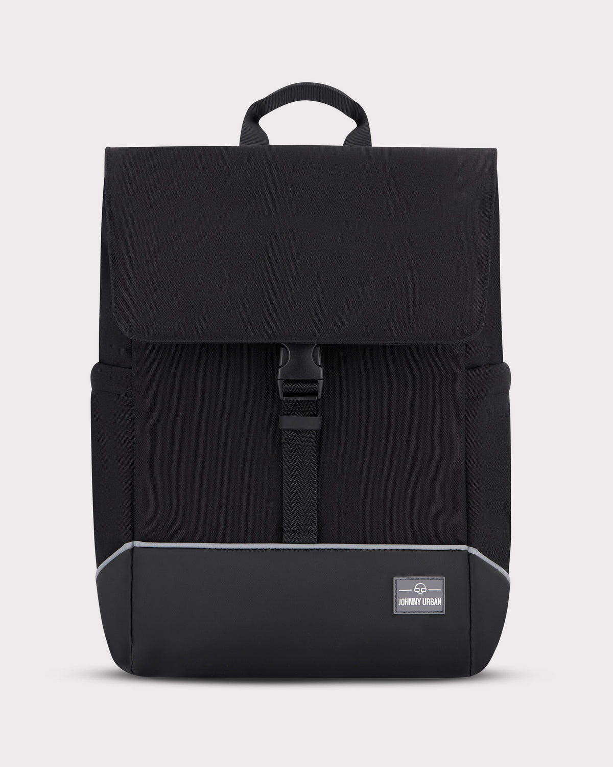 Schwarzer Fahrradrucksack 'Mika' von Johnny Urban mit Klappenverschluss und reflektierendem Logo