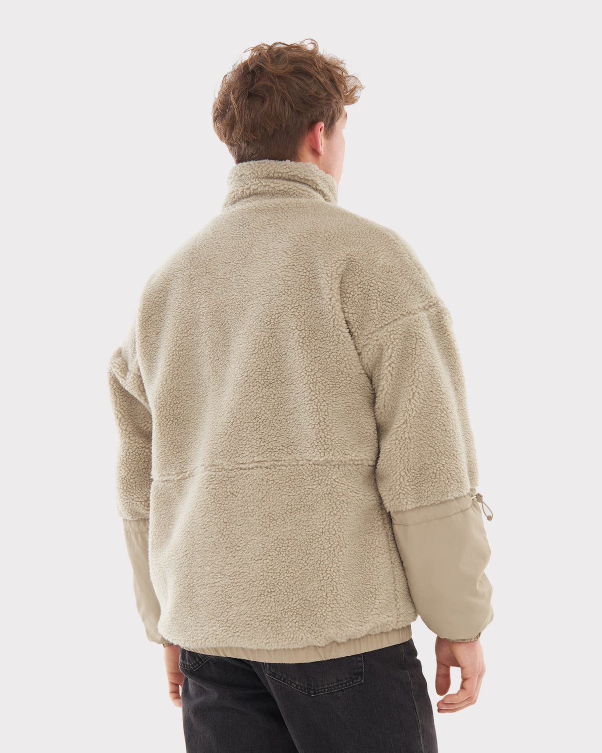 Beiger Teddy-Fleecejacke 'Carson' für Herren, Rückansicht, mit Stehkragen und langen Ärmeln