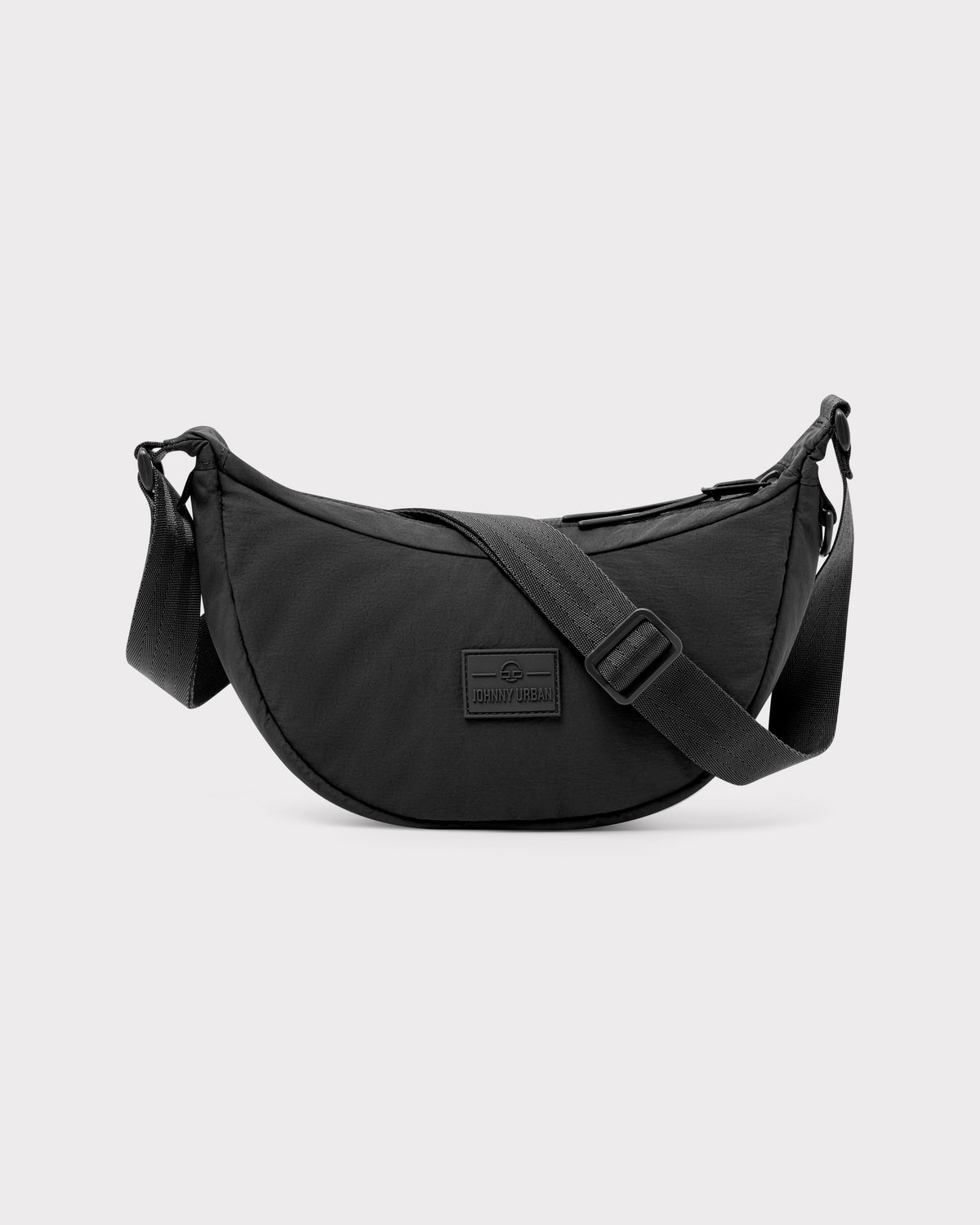 Johnny Urban Half Moon Tasche 'Kaia Small' in Schwarz mit verstellbarem Schultergurt und Logo-Patch
