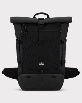 Schwarzer Johnny Urban Reiserucksack Allen XL Travel mit Rolltop und elastischem Netz an der Vorderseite
