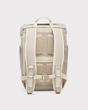 Unsser Backpack Nico in Sand mit atmungsaktiver Rückenpolsterung für alle Wetterlagen. 