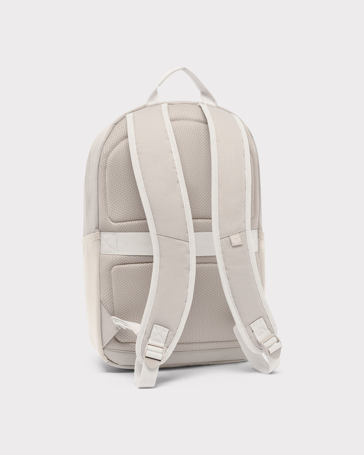 Rucksack 'Mo' von Johnny Urban, Rückseite, beige gepolsterte Träger und Rückenpartie