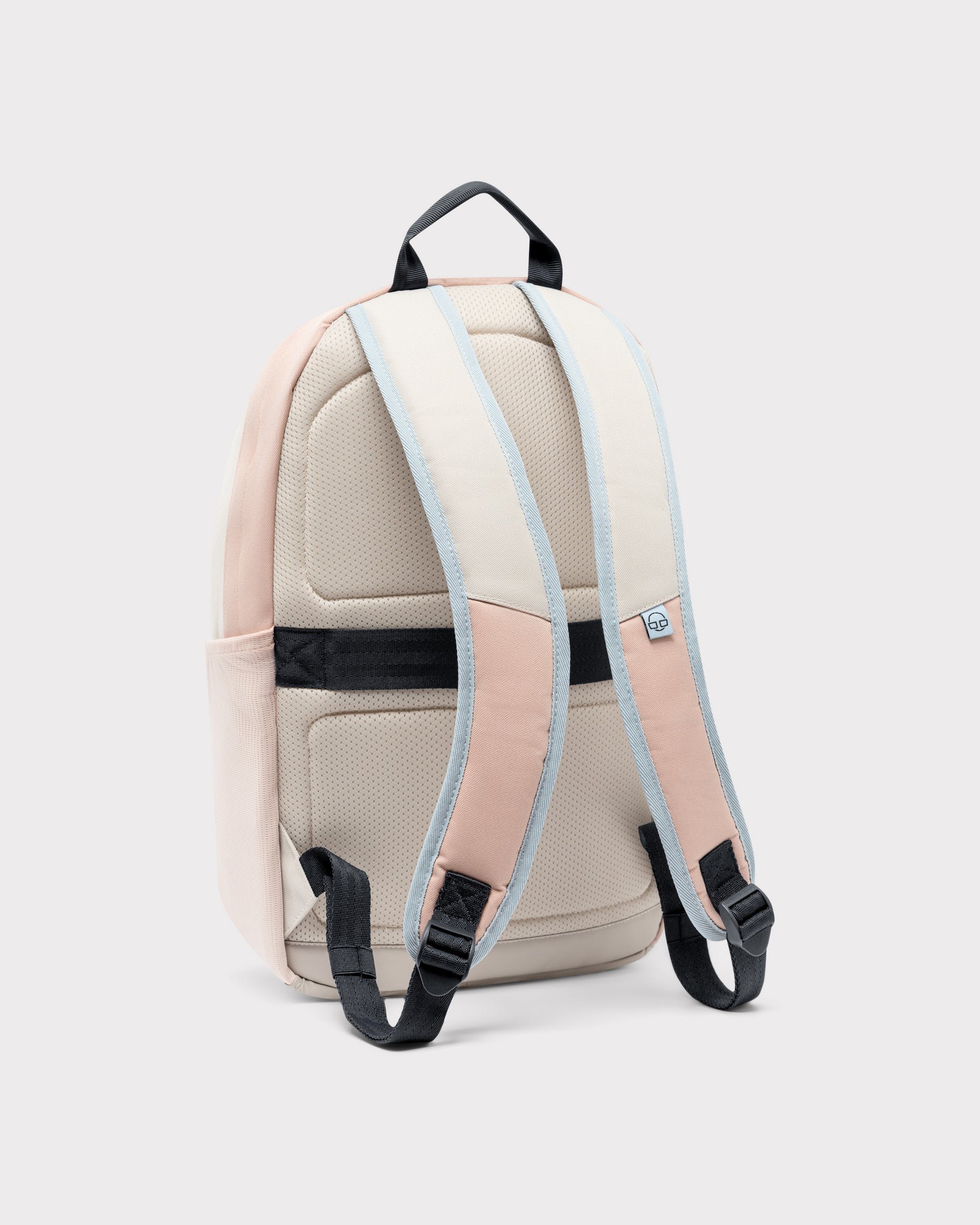 Rucksack 'Mo' von Johnny Urban mit gepolsterten hellrosa und beigen Trägern und atmungsaktivem Rückenpolster