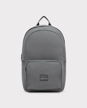 Dunkelgrauer Rucksack 'Mo' von Johnny Urban mit Fronttasche und Logo