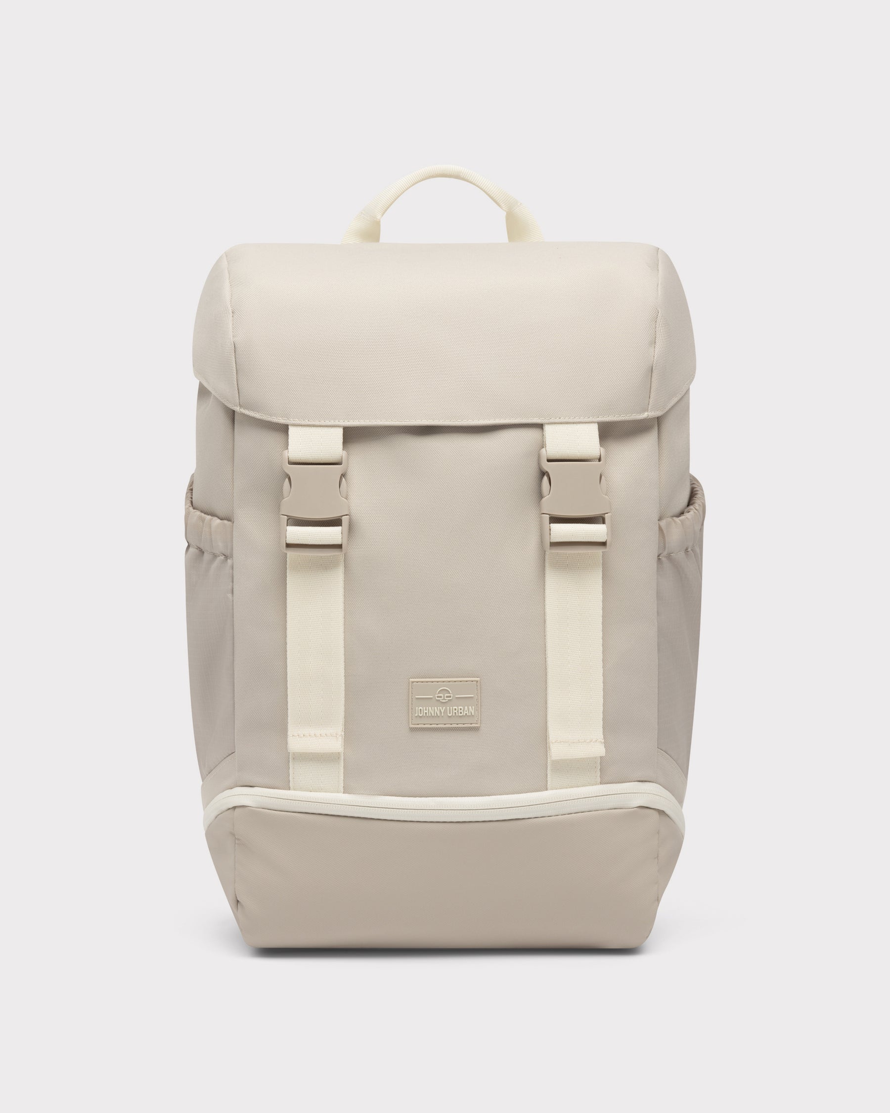 Sandfarbener Rucksack 'Nico' von Johnny Urban mit Klappe und zwei vorderen Verschlussriemen
