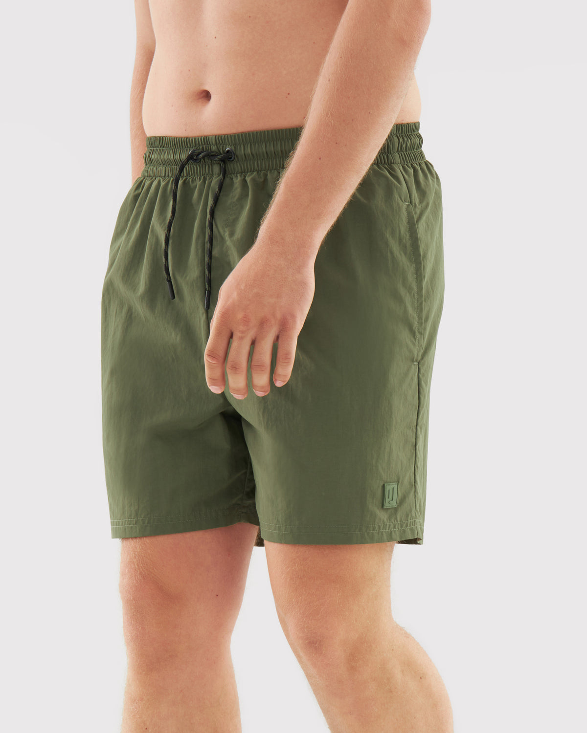 Olivegrüne Herren-Badehose 'Jay' mit elastischem Bund und schwarzem Kordelzug
