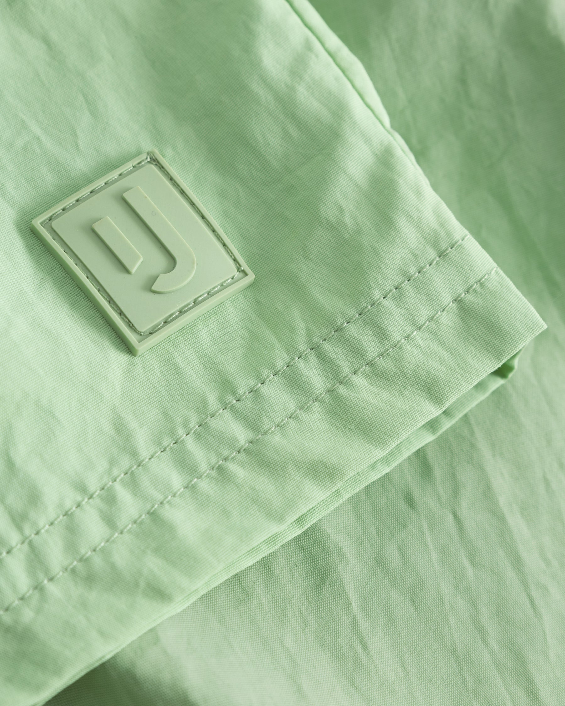 Hellgrüne Badehose 'Jay' mit Ton-in-Ton Markenlogo-Patch