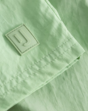Hellgrüne Badehose 'Jay' mit Ton-in-Ton Markenlogo-Patch