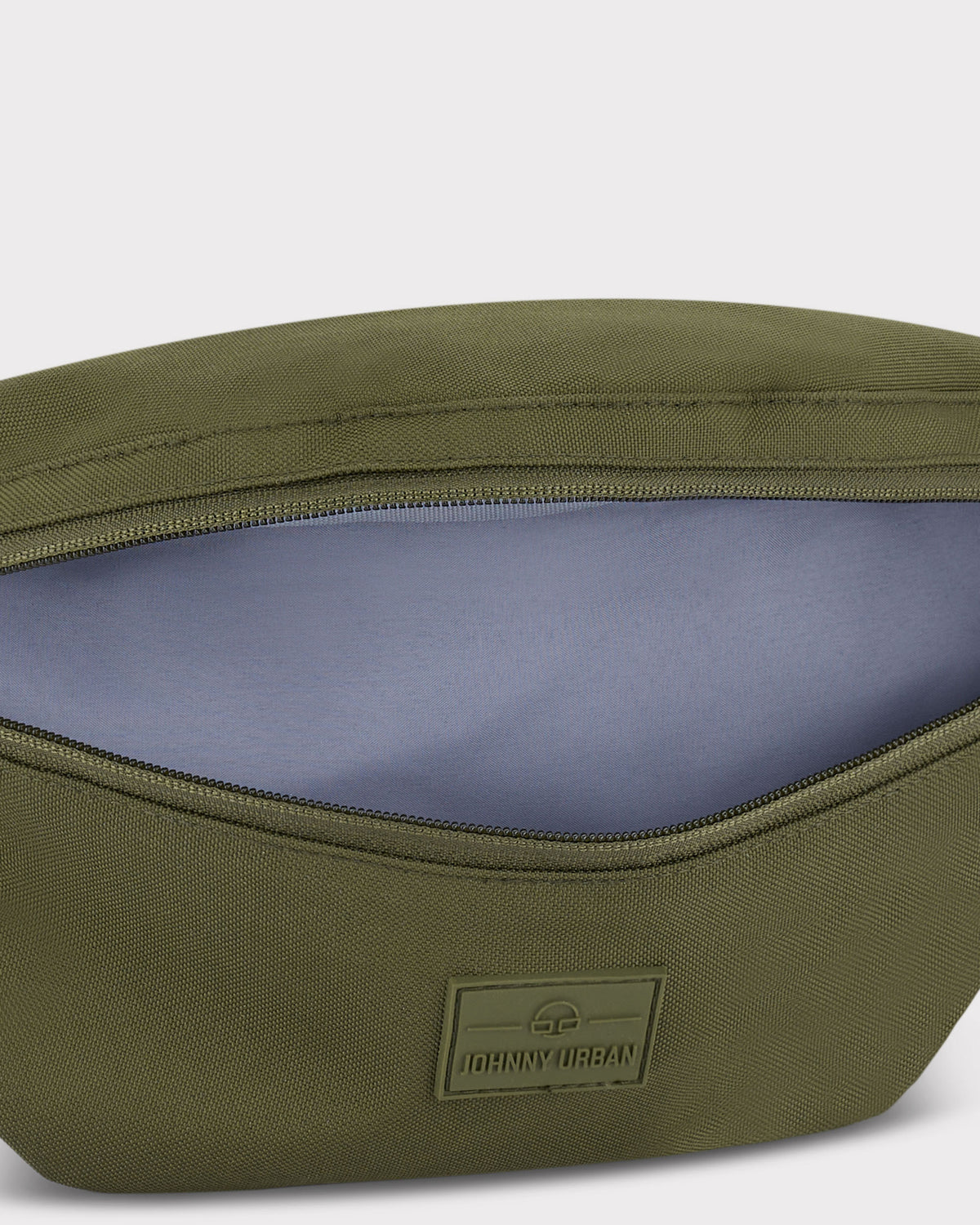Olivegrüne Bauchtasche 'Erik Large' von Johnny Urban mit offenem Hauptfach und grauem Innenfutter