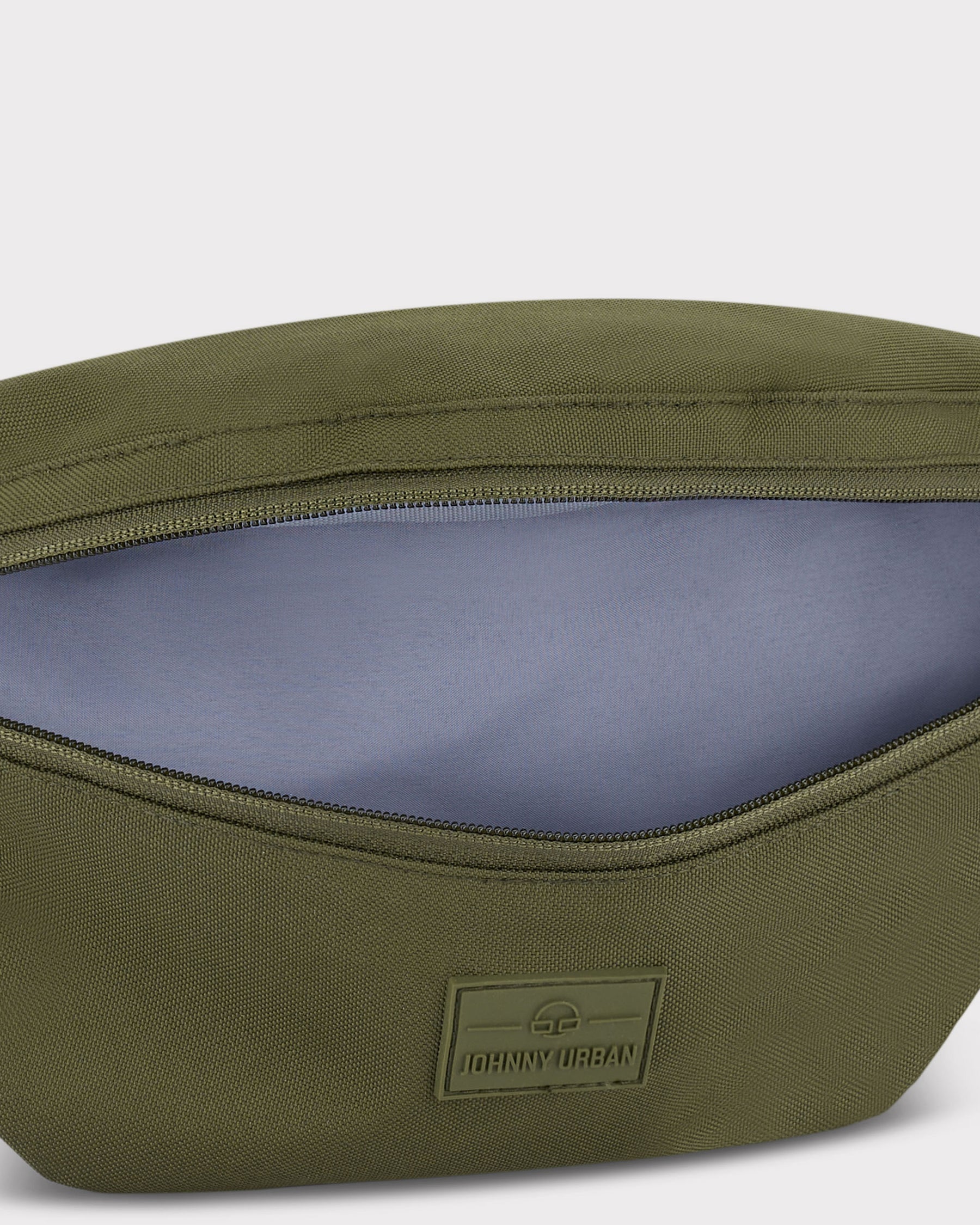 Olivegrüne Bauchtasche 'Erik Large' von Johnny Urban mit offenem Hauptfach und grauem Innenfutter