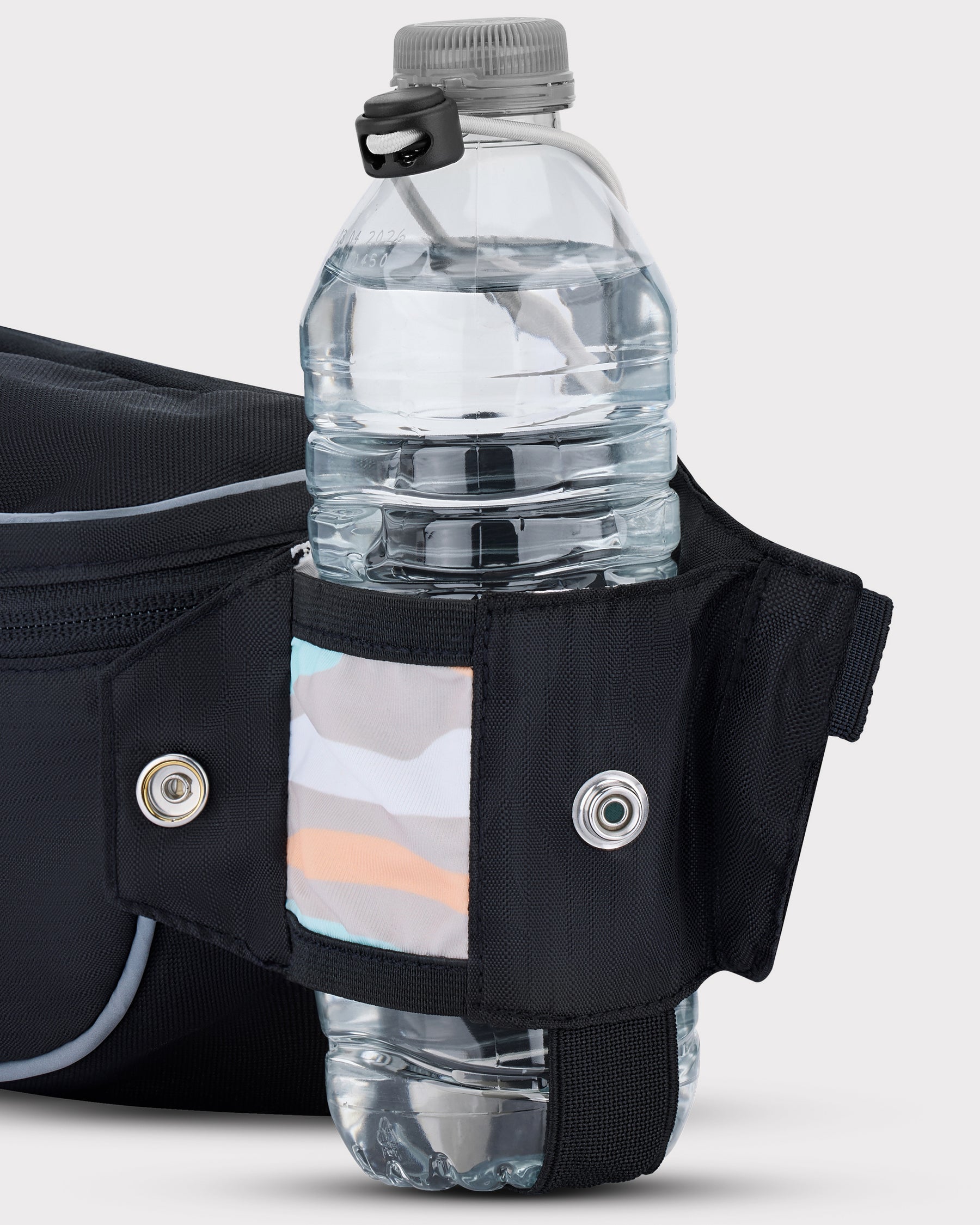Schwarze 2in1 Bauchtasche 'Jimmy' mit integriertem Getränkehalter, der eine Wasserflasche hält