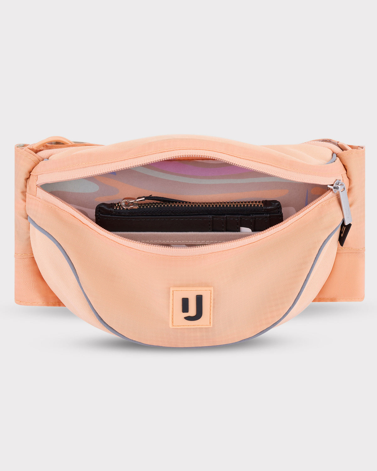 Pfirsichfarbene 2in1 Bauchtasche 'Jimmy' von Johnny Urban mit Reißverschluss offen und schwarzer Geldbörse innen