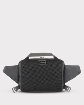 Schwarze Bauchtasche 'Travis' mit gepolstertem Mesh-Rückenteil und verstellbaren Gurtlaschen
