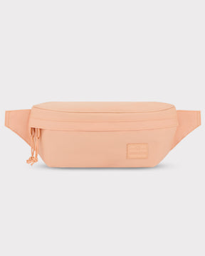 Bauchtasche 'Tom' von Johnny Urban, peachfarben, rechteckige Form mit Reißverschluss und Logo-Patch