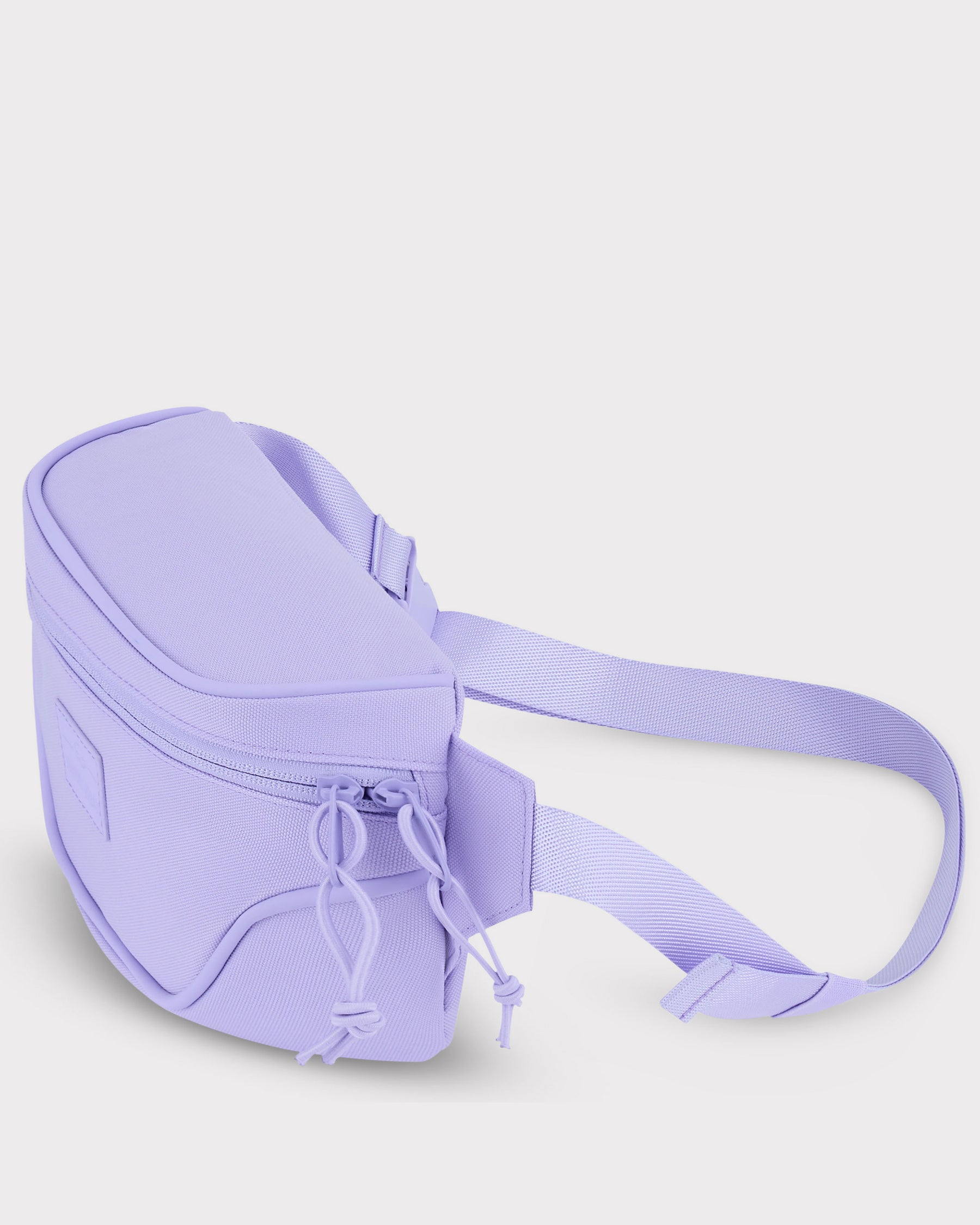 Bauchtasche 'Ben' von Johnny Urban in fliederfarben mit Reißverschluss und verstellbarem Gurt