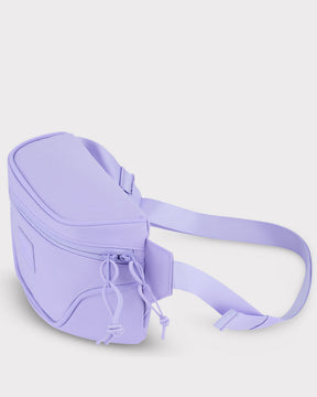 Bauchtasche 'Ben' von Johnny Urban in fliederfarben mit Reißverschluss und verstellbarem Gurt
