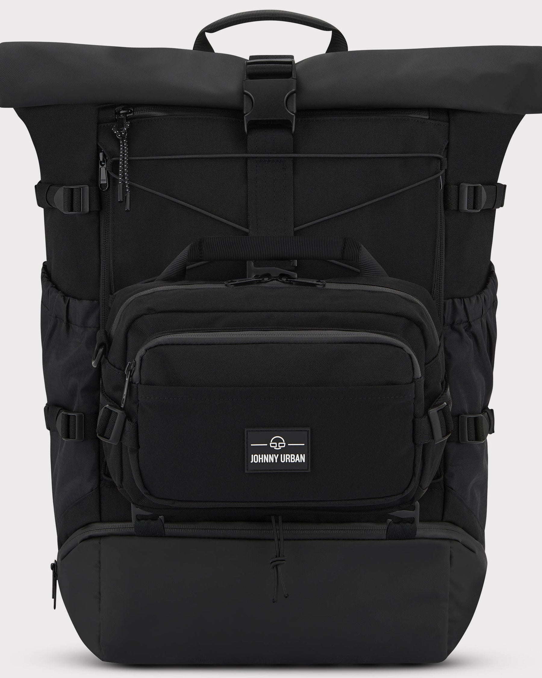 Schwarze Bauchtasche 'Travis' von Johnny Urban aus robustem Material mit mehreren Reißverschlussfächern und verstellbaren Schnallen