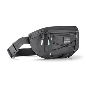 Dunkelgraue Bauchtasche 'Devin' von Johnny Urban aus robustem Material mit Reißverschlüssen und elastischem Gummizug auf der Vorderseite