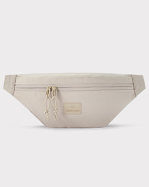 Beige Bauchtasche 'Erik Large' von Johnny Urban mit zwei Reißverschlüssen und Markenlogo auf der Vorderseite