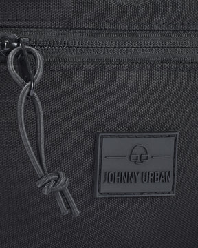 Schwarze nachhaltige Bauchtasche 'Erik Large' von Johnny Urban mit Reißverschluss und Logo-Patch aus robustem Material