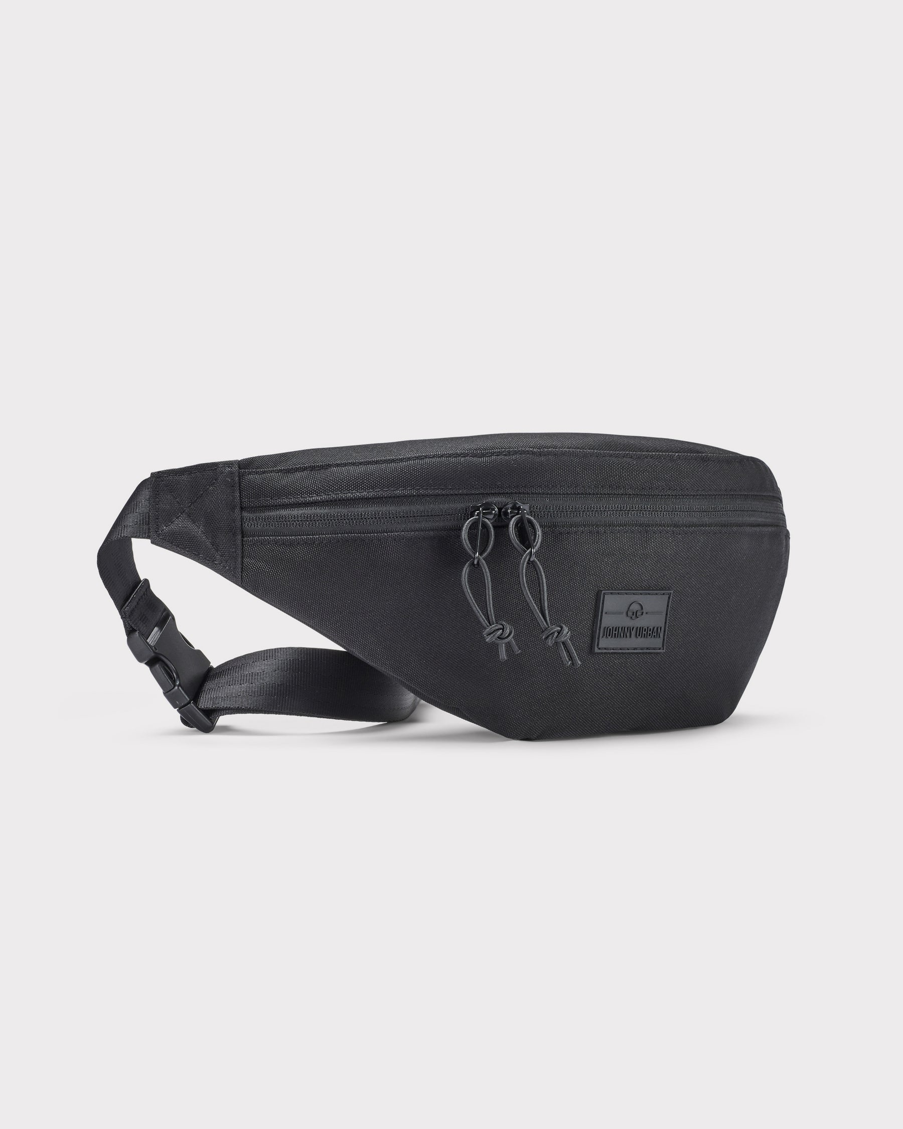 Schwarze große Bauchtasche ‚Erik Large‘ von Johnny Urban mit zwei Reißverschlüssen und Logo-Patch
