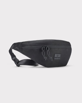 Schwarze große Bauchtasche ‚Erik Large‘ von Johnny Urban mit zwei Reißverschlüssen und Logo-Patch