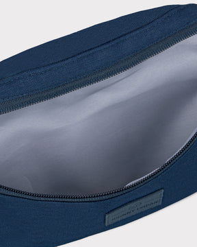 Bauchtasche 'Erik Small' von Johnny Urban in Blau mit offenem Reißverschluss und grauem Innenfutter
