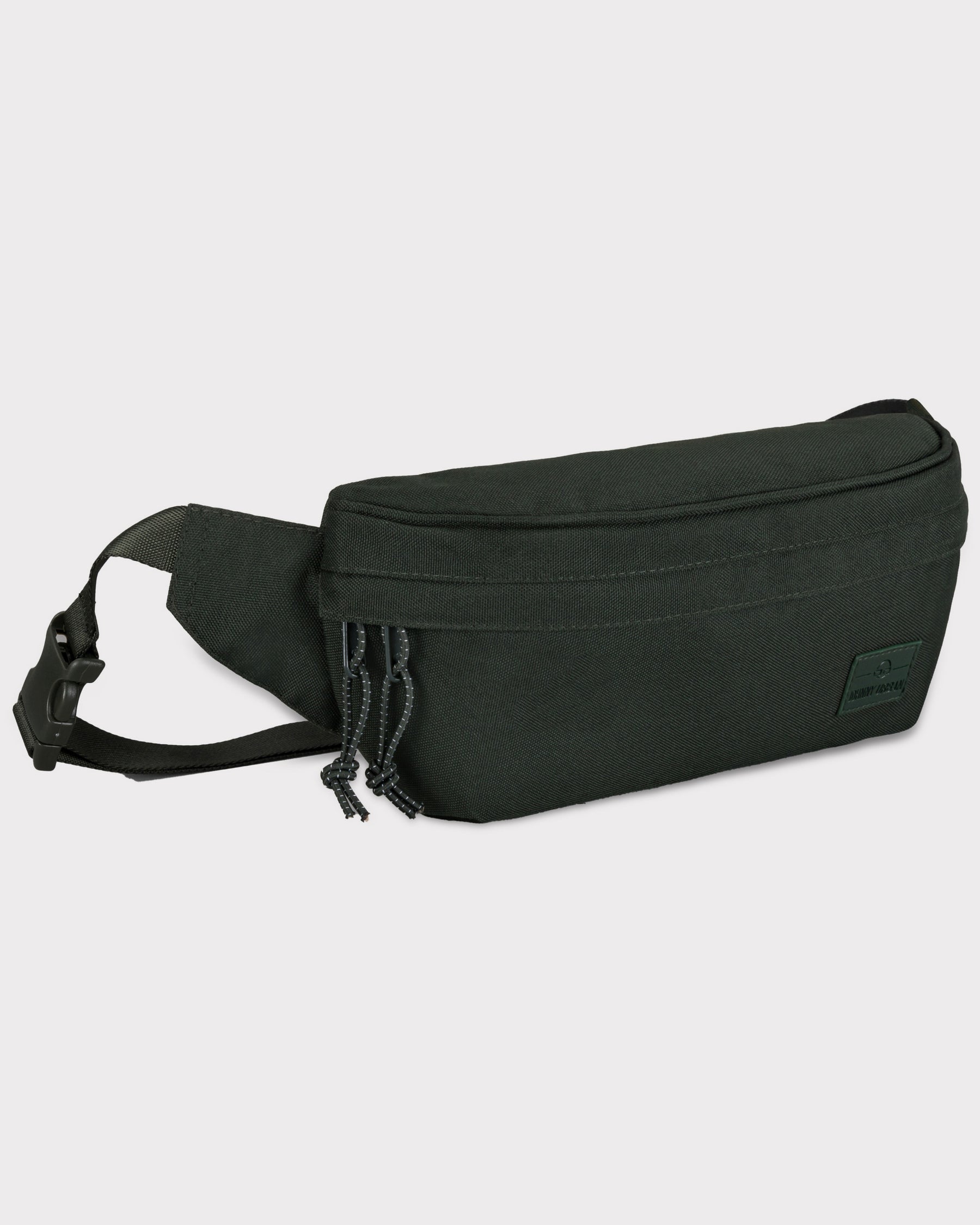 Grüne nachhaltige Bauchtasche 'Tom' von Johnny Urban mit verstellbarem Gurt und zwei Reißverschlüssen