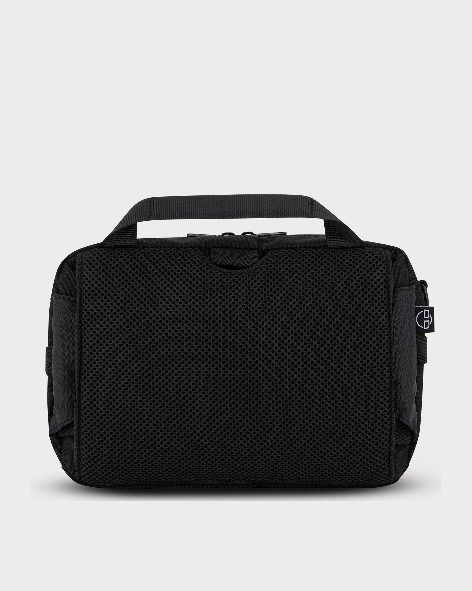 Schwarze Bauchtasche 'Travis' von Johnny Urban mit gepolstertem, atmungsaktivem Rückenteil und Handgriff