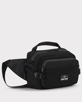 Schwarze Johnny Urban Bauchtasche 'Travis' mit mehreren Reißverschlussfächern und verstellbarem Taillengurt