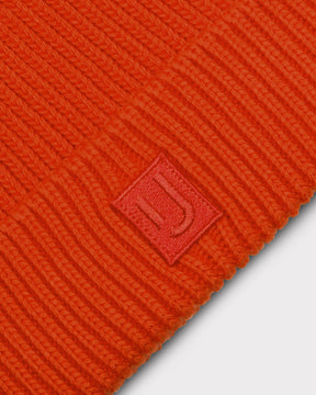 Korallrote gerippte Strickmütze 'Billie' mit Johnny Urban Logo-Patch