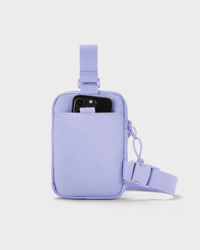 Johnny Urban Front Pack 'Arthur' Brusttasche in flieder mit Smartphone in Vordertasche