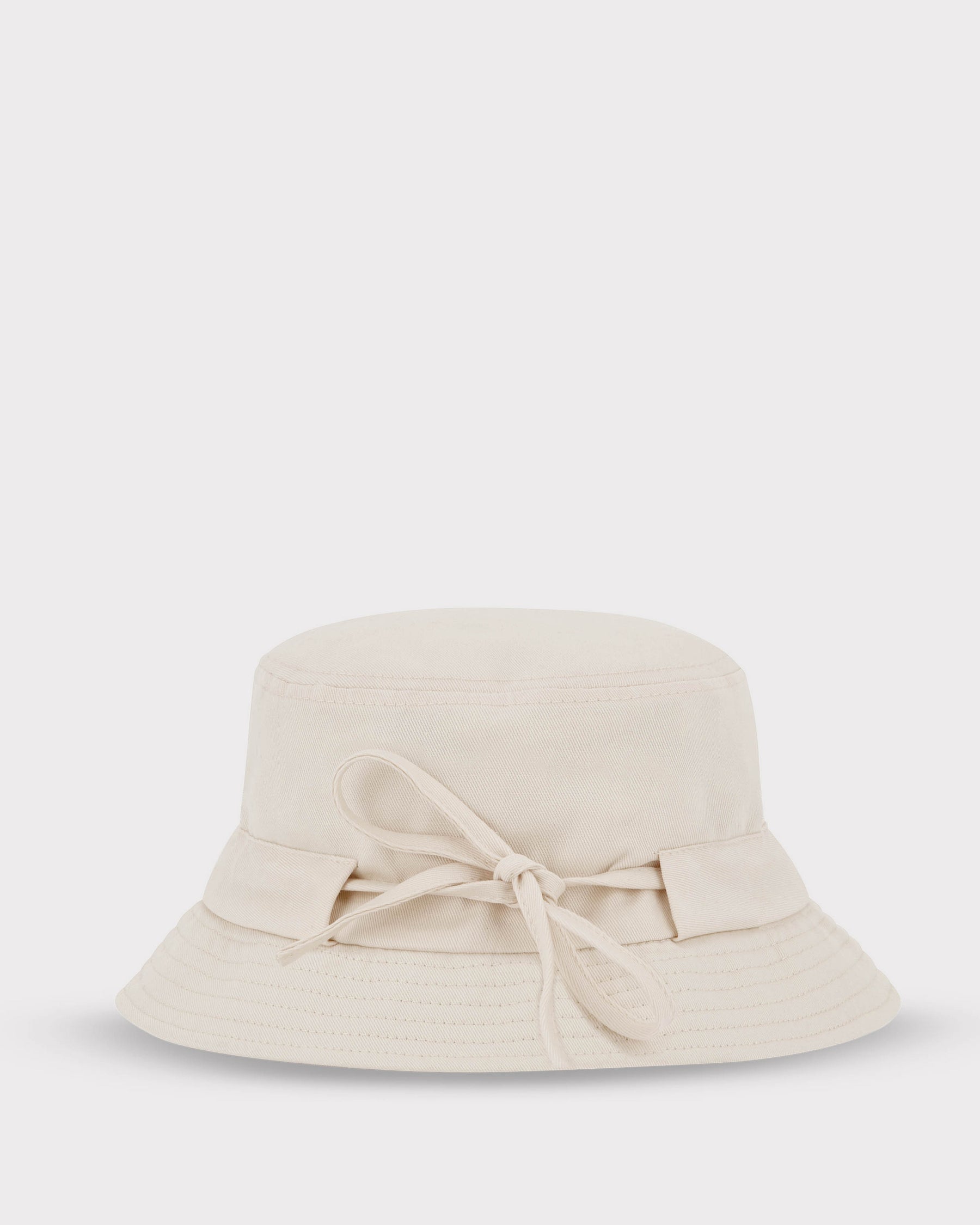 Cremefarbener Bucket Hat 'Gill' mit Schleife aus Baumwollstoff