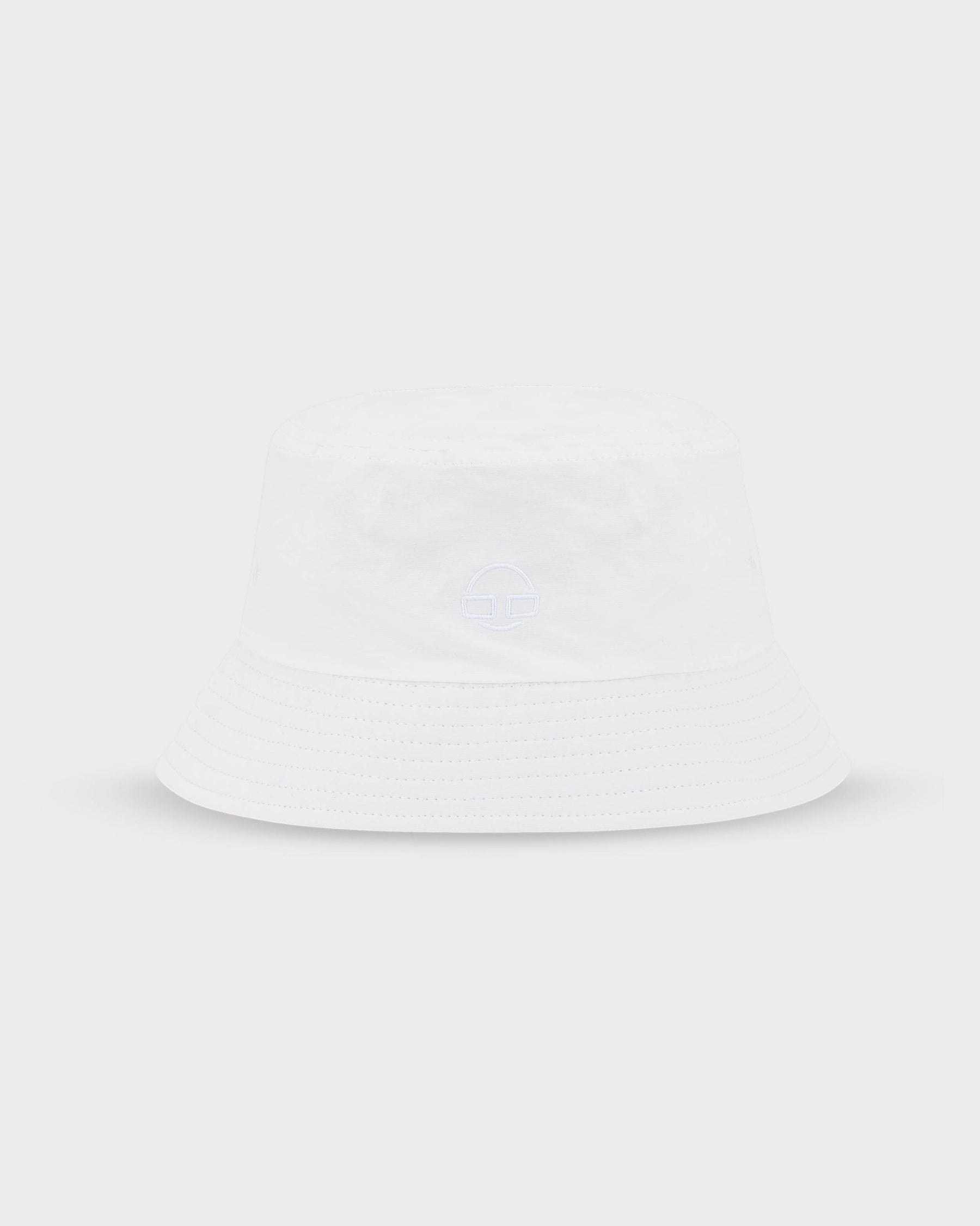 Weißer Bucket Hat 'Bob' von Johnny Urban mit dezenter Logoprägung vorne
