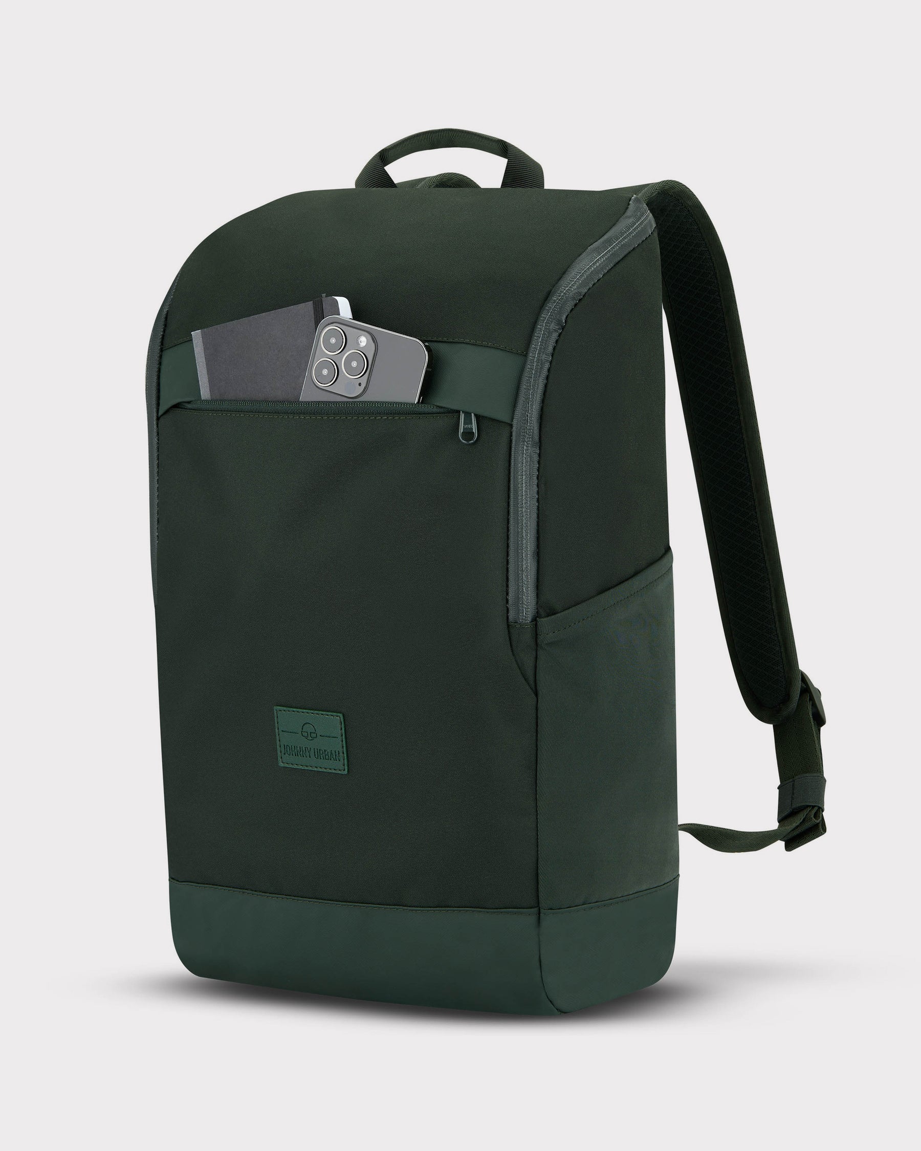 Business-Rucksack 'Jasper' von Johnny Urban in Grün mit Vorderfach, das Smartphone und Notizbuch enthält