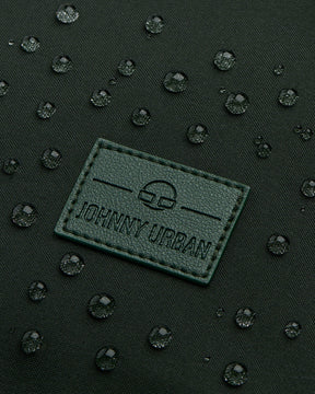 Grüner Business-Rucksack 'Jasper' von Johnny Urban mit wasserabweisendem Material und Wassertropfen