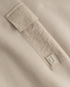 Beige Taschendetail am Cropped Hoodie 'Carly' mit Johnny Urban Logo