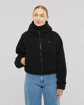 Nova ist unsere Fleecejacke für Damen - hier in beige mit hoher Kapuze. 