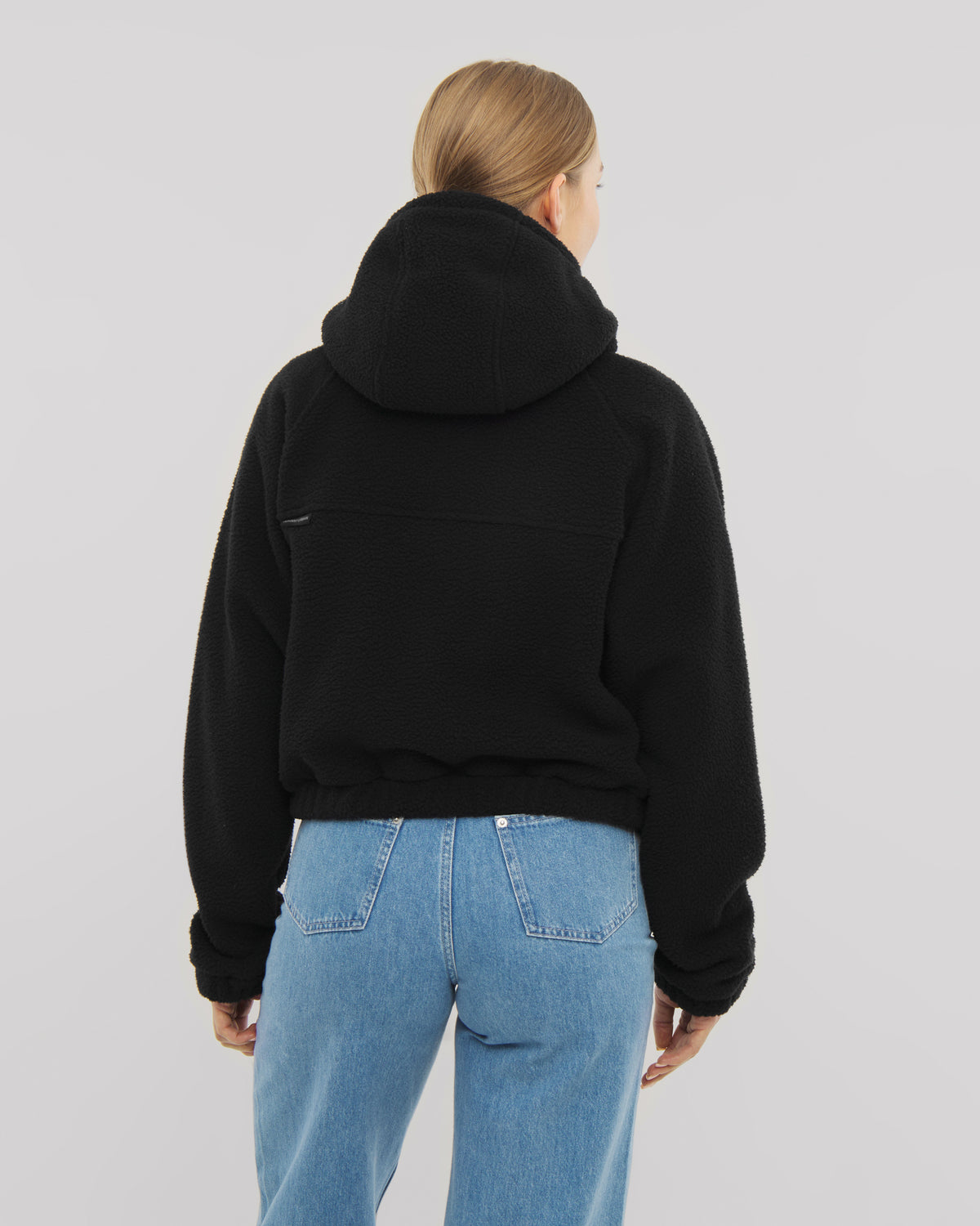 Die Damen Fleecejacke Nova überzeugt durch ihre hohe Kapuze und ihren elastischen Saum. Hier in beige. 