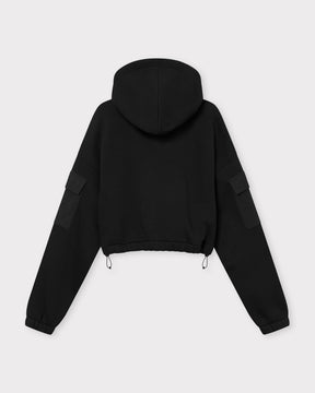 Schwarzer, kurzer Hoodie 'Carly' mit Kapuze, elastischen Bündchen und Taschen an den Ärmeln