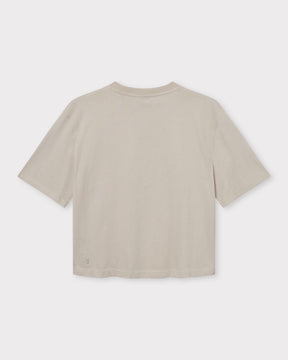 Beige Cropped T-Shirt ‚Zoey‘ für Damen mit kurzem Schnitt und Rundhalsausschnitt
