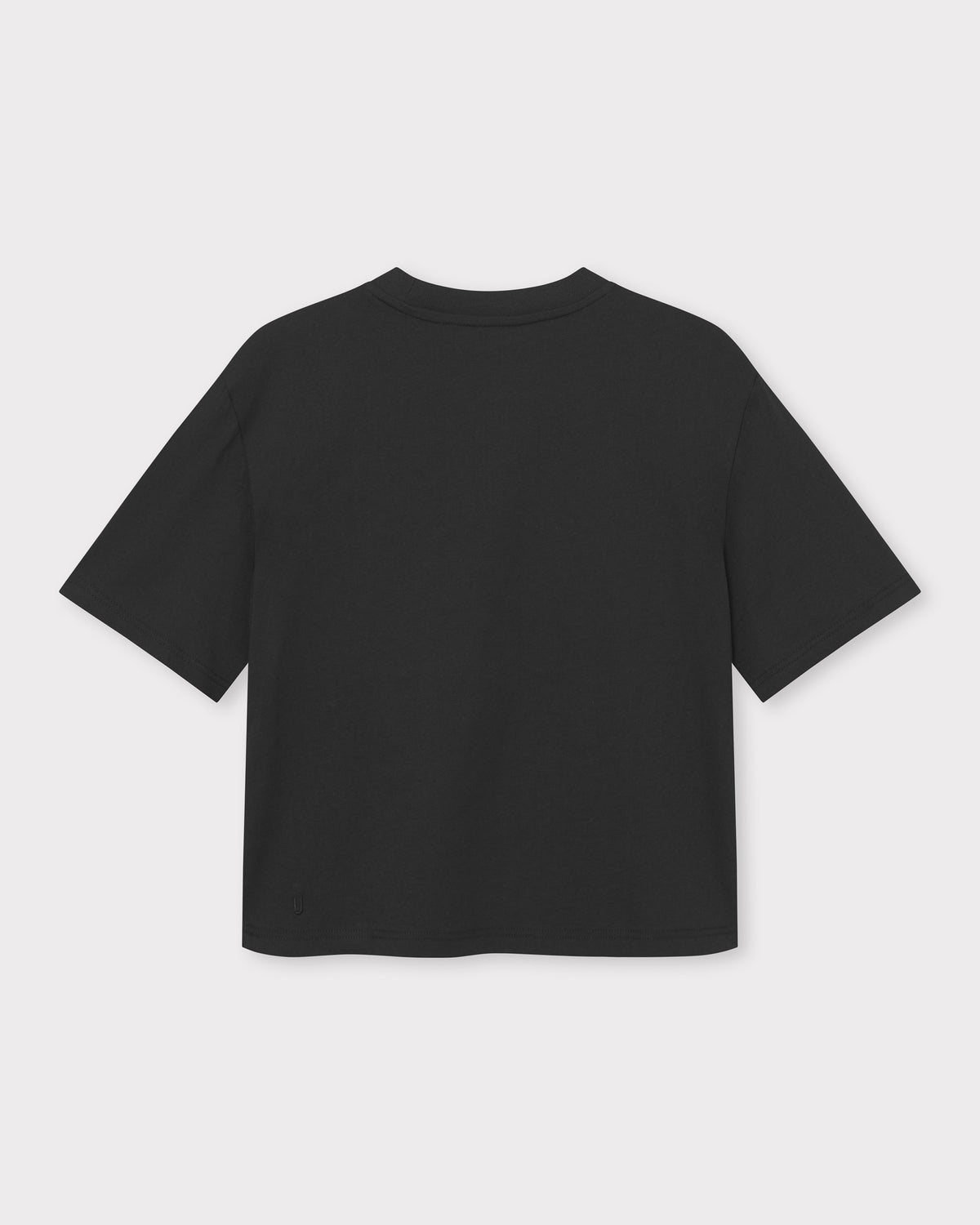Schwarzes Cropped T-Shirt 'Zoey' mit kurzen Ärmeln und rundem Ausschnitt von Johnny Urban
