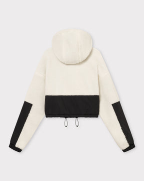 Weiß-schwarze Cropped Teddy Fleecejacke 'Carey' mit Kapuze und elastischem Saum