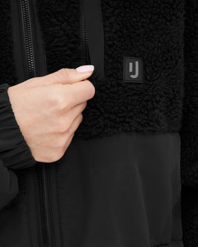 Schwarze Cropped Teddy Fleecejacke 'Carey' mit Reißverschluss und elastischem Ärmelbündchen