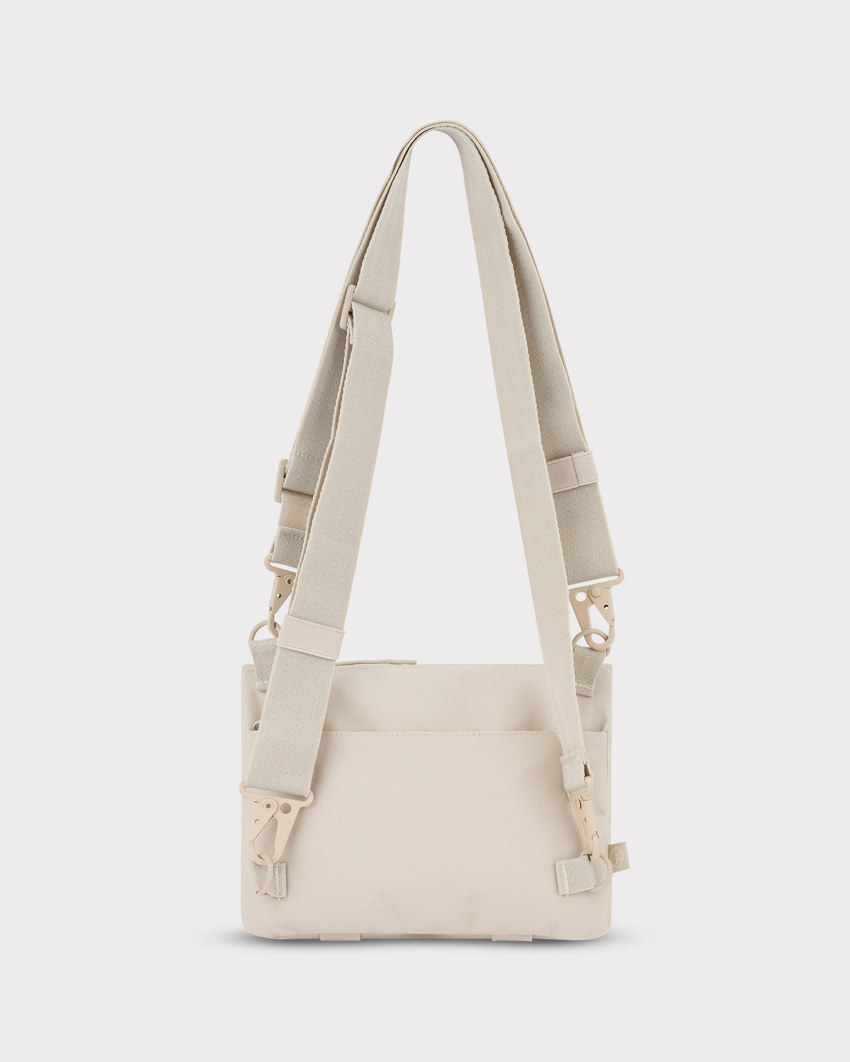 Beige Umhängetasche Avery mit verstellbarem, gepolstertem Schulterriemen