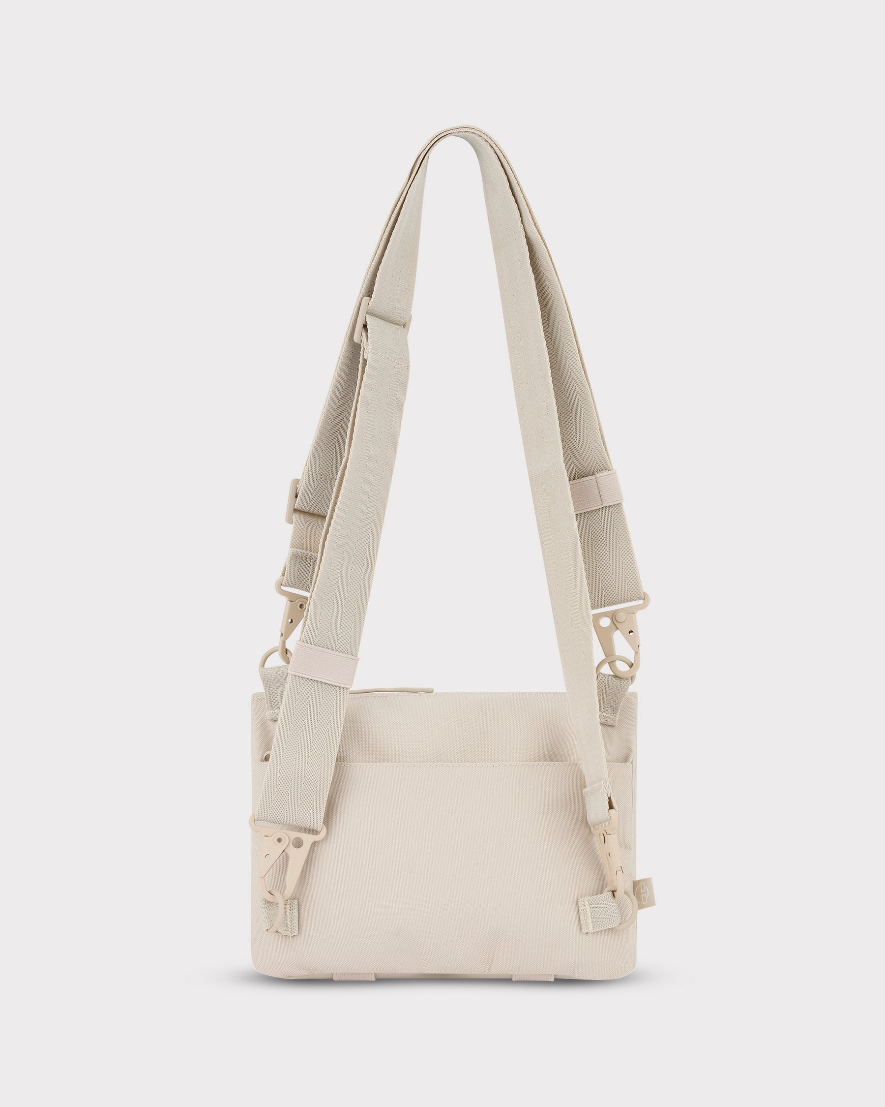 Beige Umhängetasche Avery mit verstellbarem, gepolstertem Schulterriemen
