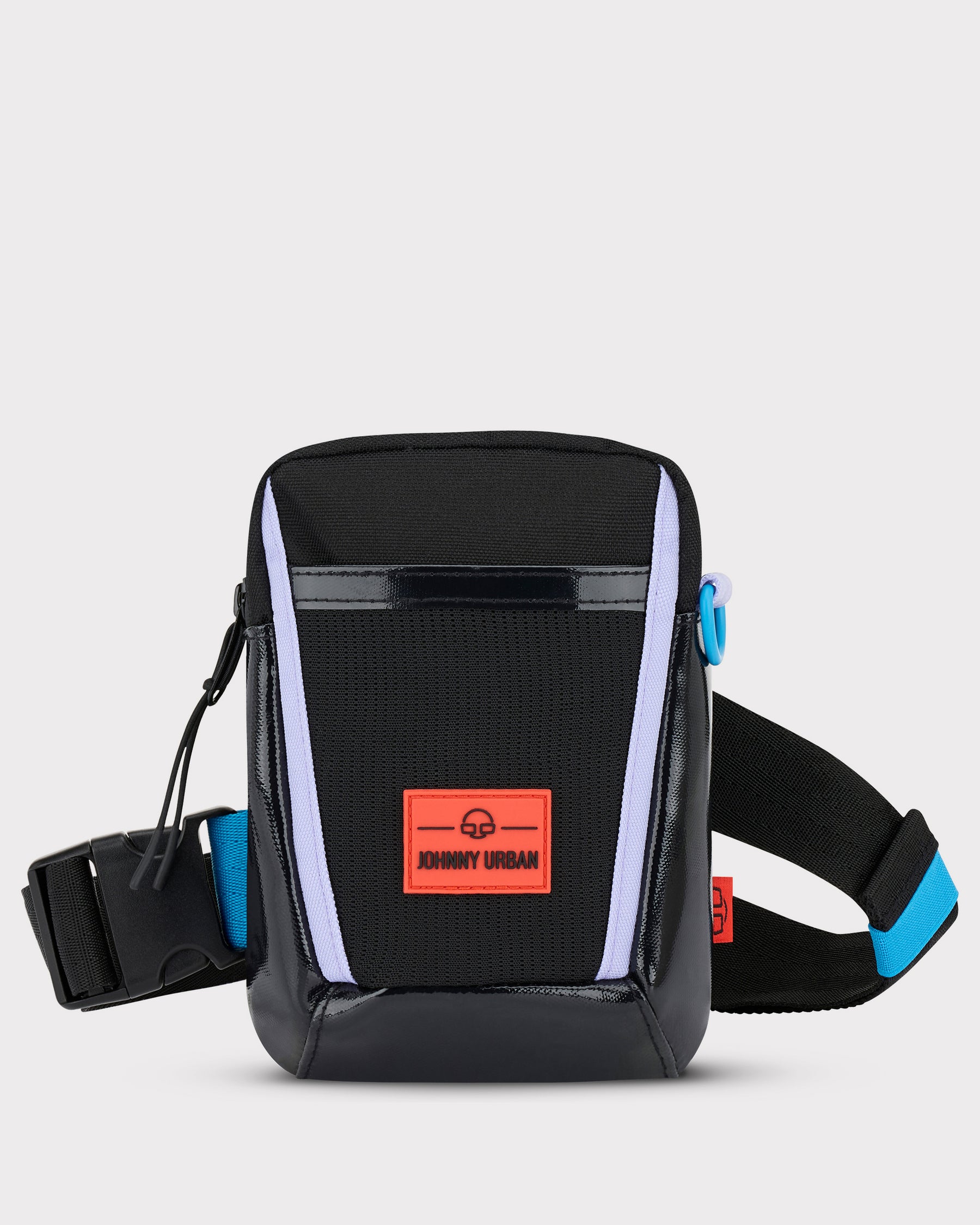 Schwarze Umhängetasche 'Lex' von Johnny Urban mit orangem Logo, blauem Akzent am Gurt und reflektierenden Streifen