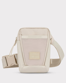 Beige Umhängetasche 'Lex' von Johnny Urban aus Canvas und Leder mit verstellbarem Gurt und Logo vorne