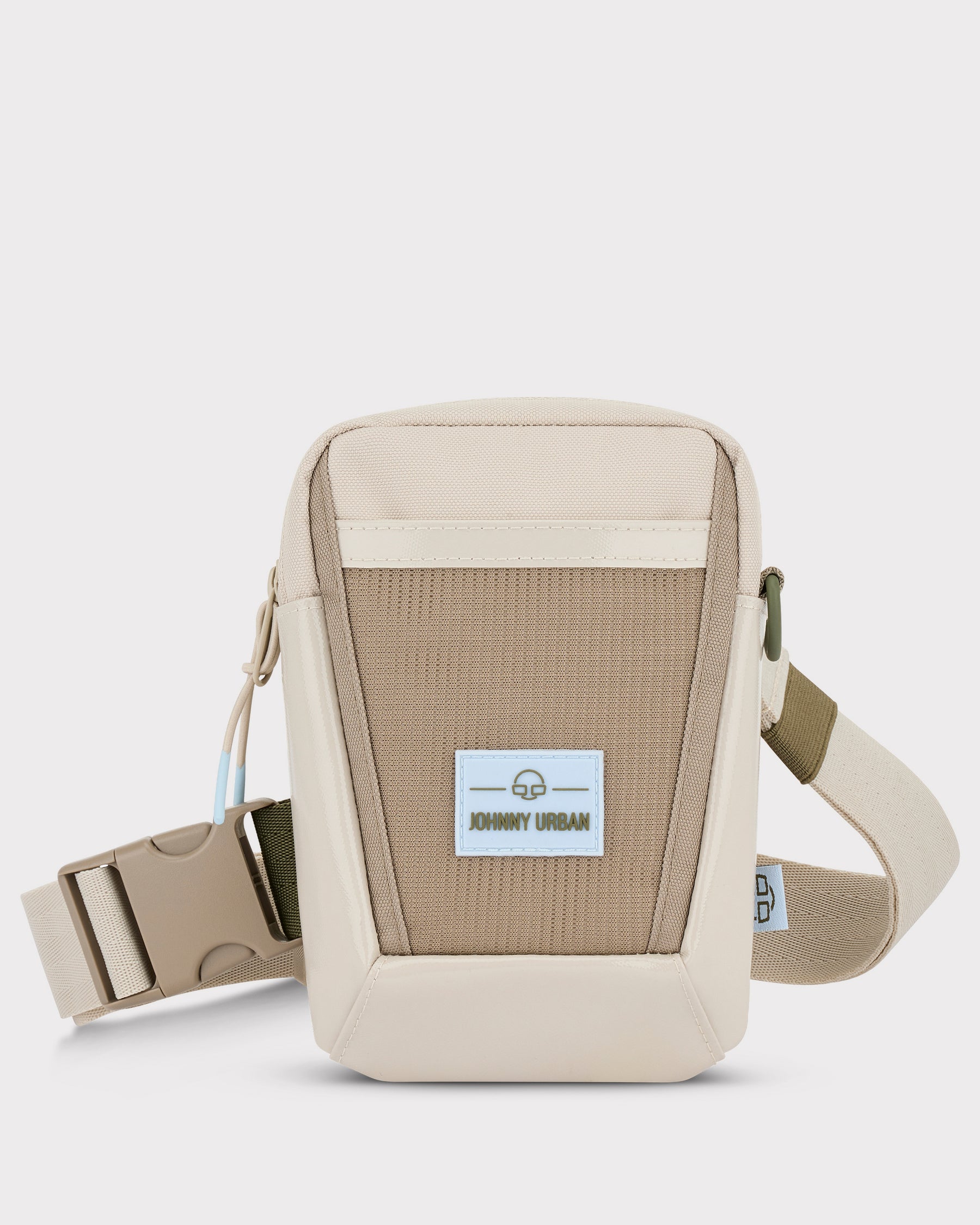 Kleine Umhängetasche Lex von Johnny Urban in Beige mit verstellbarem Gurt und Markenlogo vorne