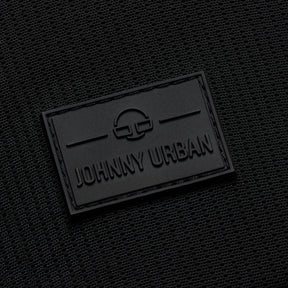 Schwarzes, geprägtes Johnny Urban Logo auf der wasserabweisenden Umhängetasche 'Lex'